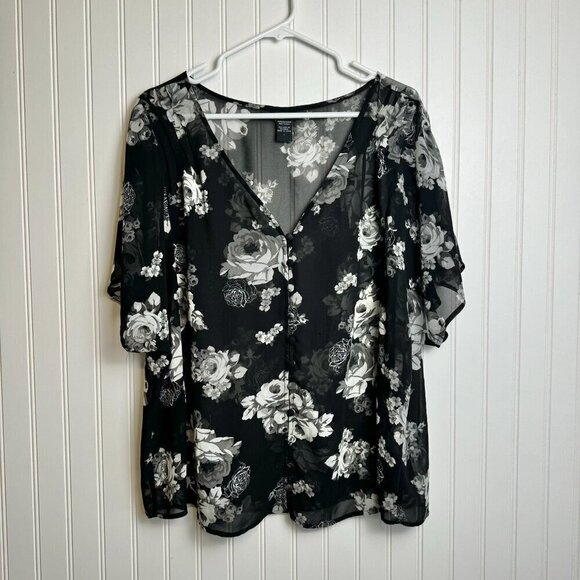 Torrid Black Floral Short Sleeve V-Neck Button Front Top Semi Sheer 1X E5 - Picture 2 of 6